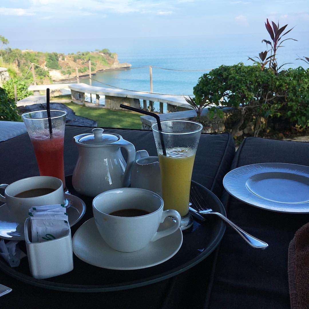 2017-03-20 Bali La Joya breakfast by the ocean